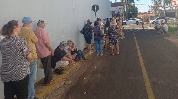 A467 – Aposentados começam ano sofrendo na fila de banco